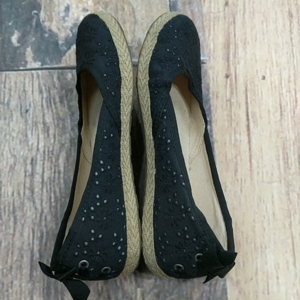 UGG Australia Girls K Tassy Eyelet Flat Slip On Shoes 1004022K Size 3 Black - Picture 4 of 7